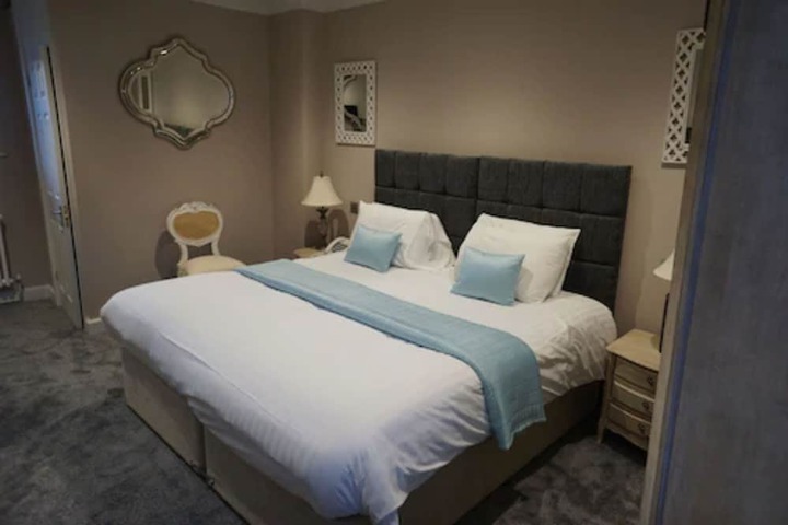 Room 4 of 65