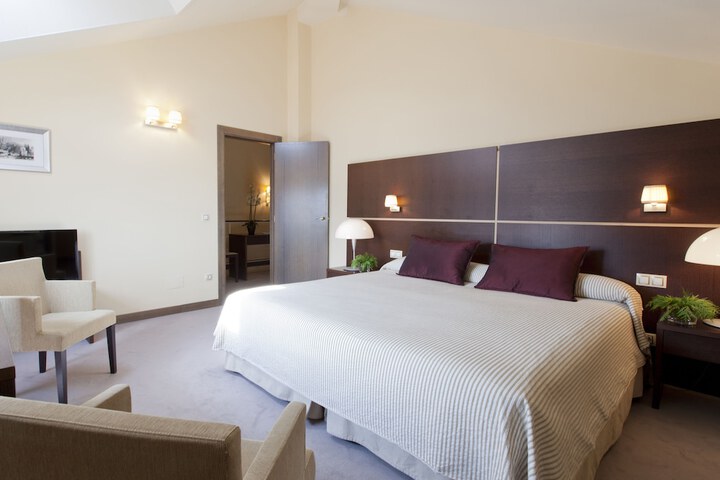 Room 4 of 39
