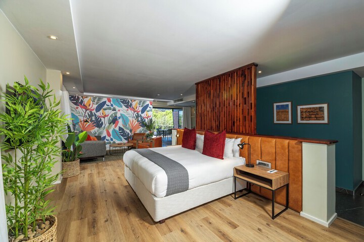 Room 6 of 23