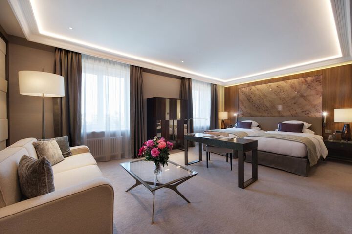 Room 13 of 208