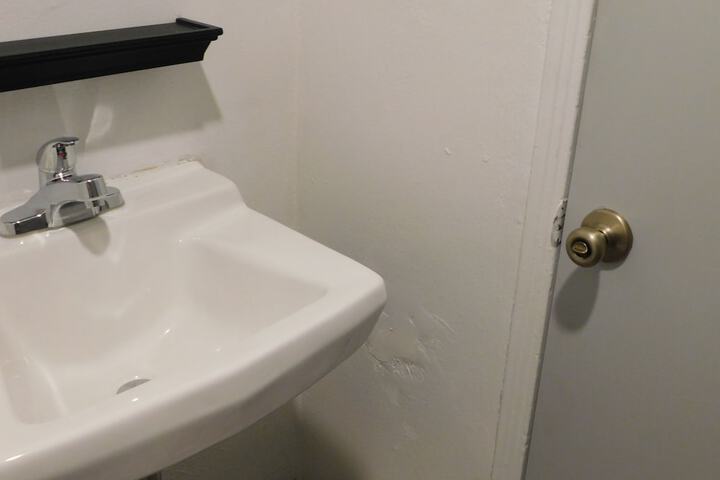 Room 15 of 27