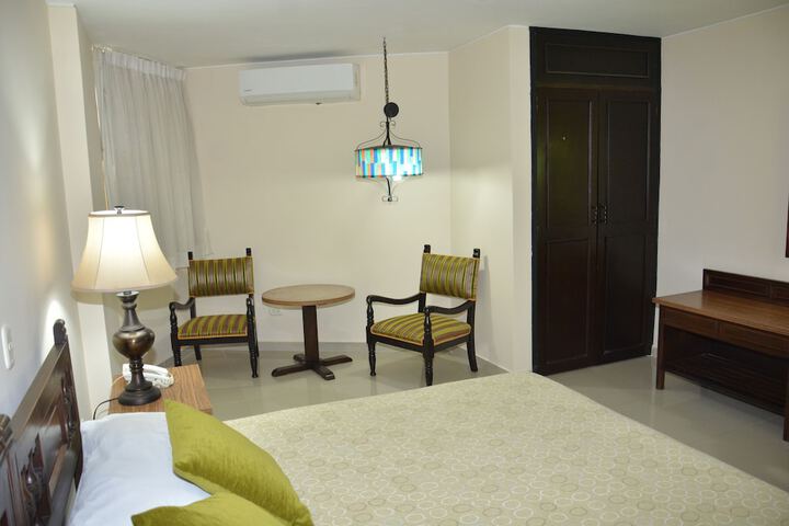Room 37 of 76
