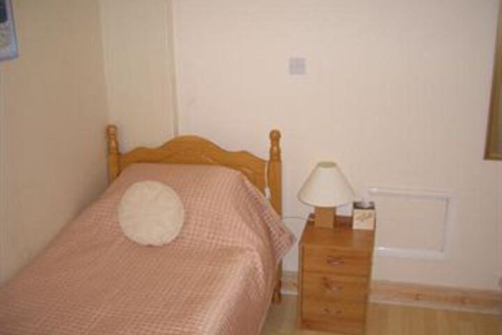 Room 2 of 10