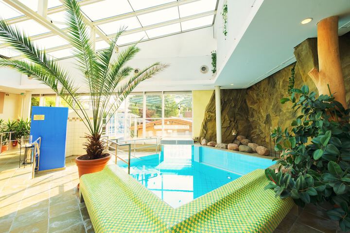 Pool 48 of 125