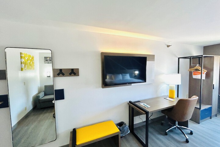 Room 14 of 25