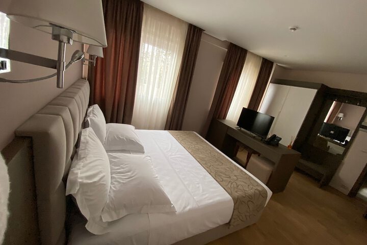 Room 19 of 113