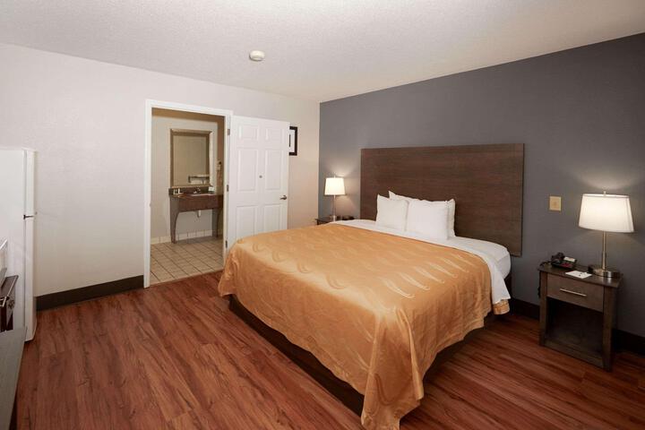 1 King Bed Accessible (4 of 7)