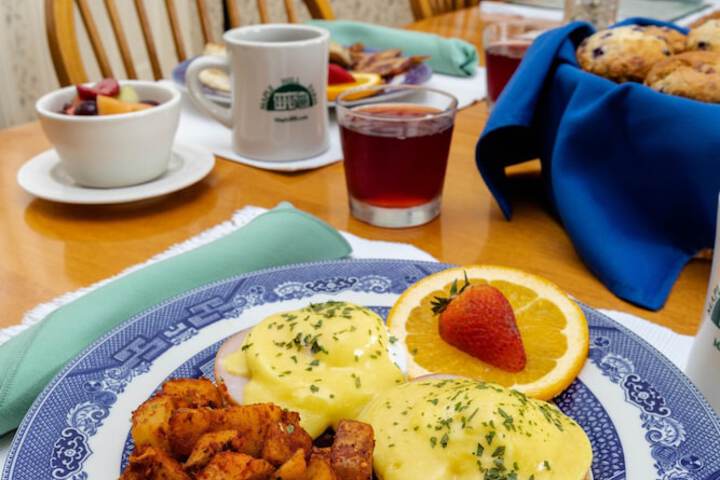 Breakfast/Coffee Service 100 of 191