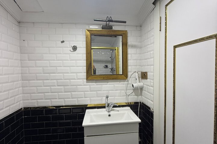 Room 101 of 110