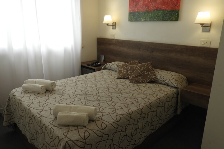 Room 11 of 25