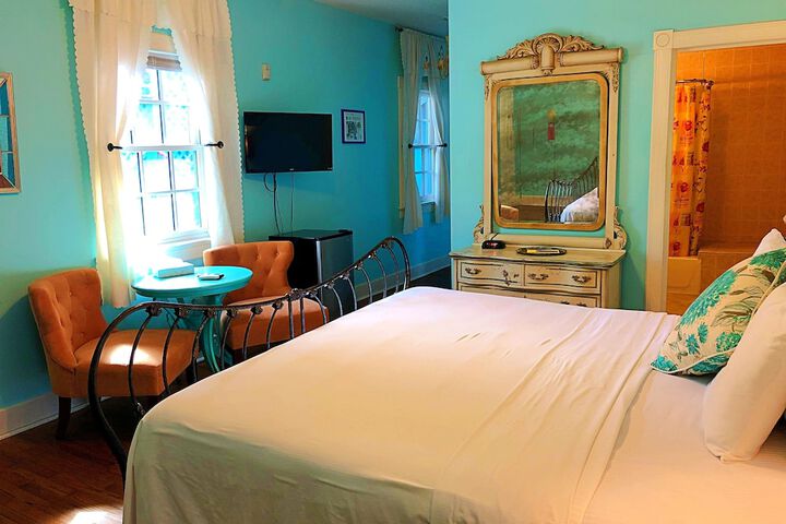Room 25 of 102