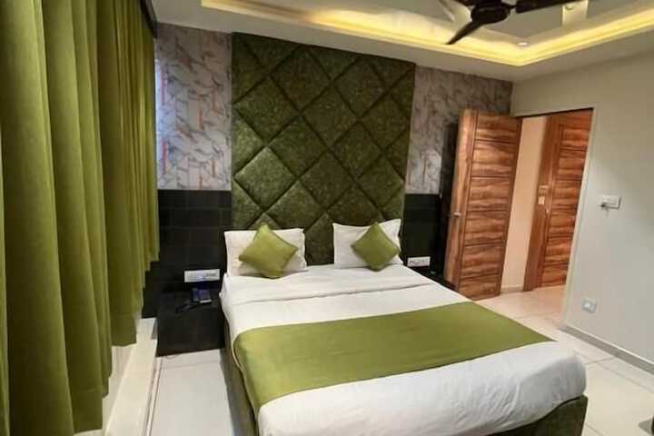 Room 5 of 7