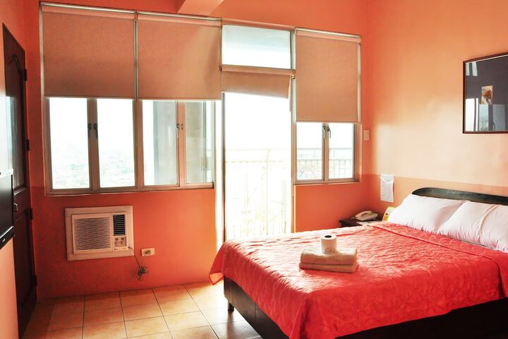 Room 9 of 50