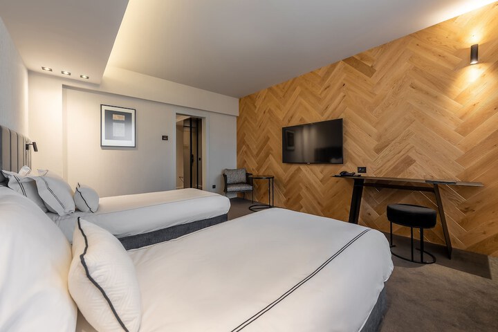 Room 12 of 64