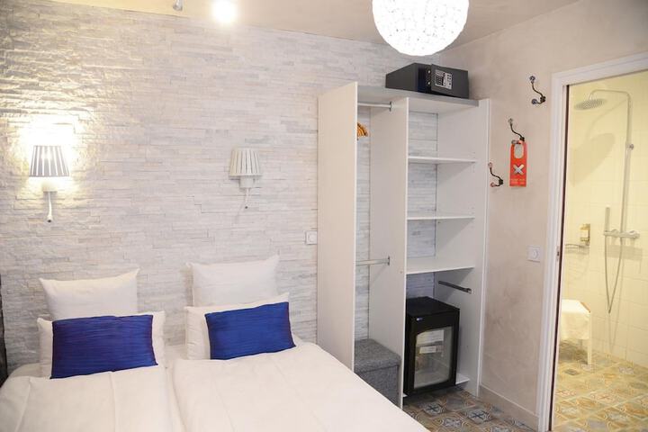 Room 54 of 101