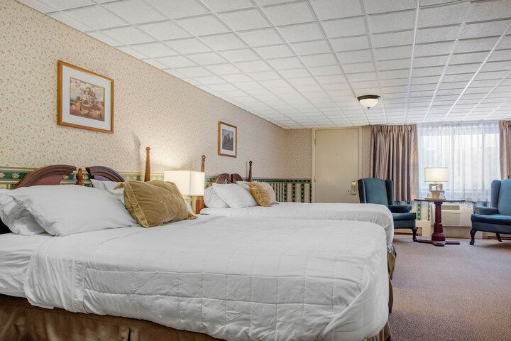 2 Double Beds (1 of 7)