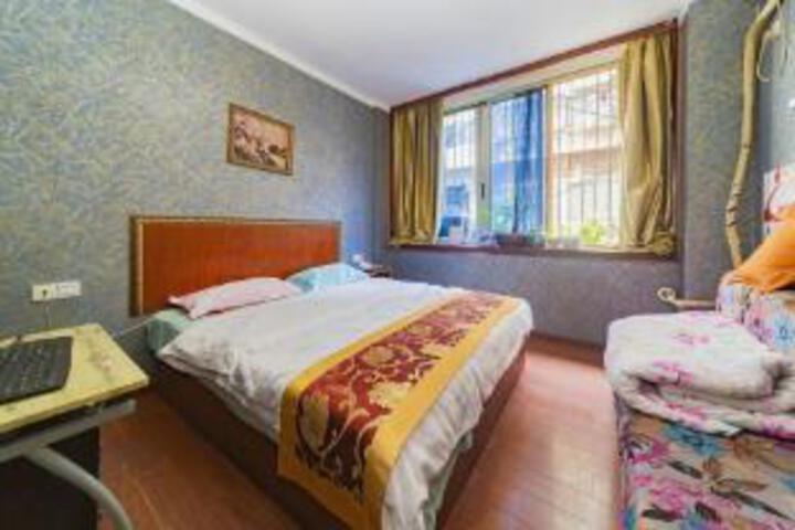 Room 4 of 6
