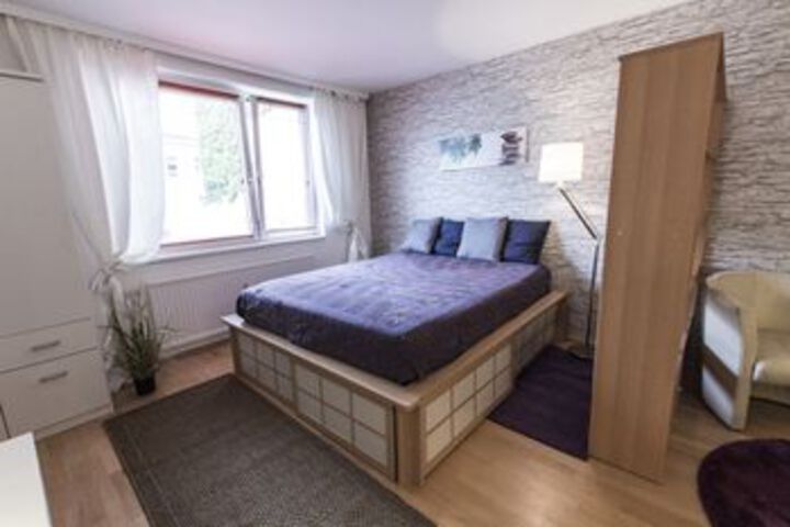 Room 6 of 8