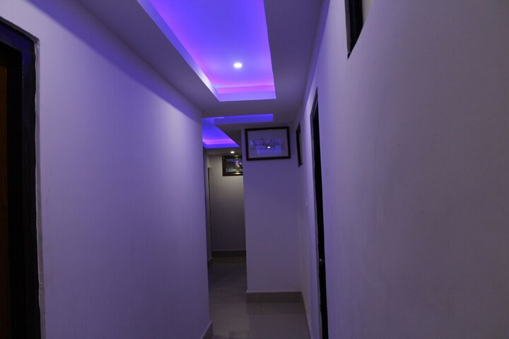 Ballroom/Hall 33 of 38