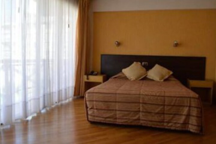 Room 14 of 22