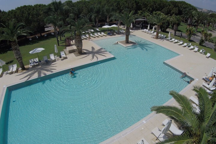 Hotel with Pool