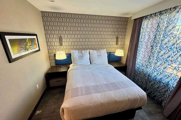 1 Queen Bed Work Desk Refrigerator WiFi Shower Only Full Breakfast (2 of 5)