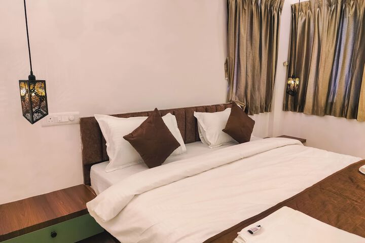 Room 9 of 32