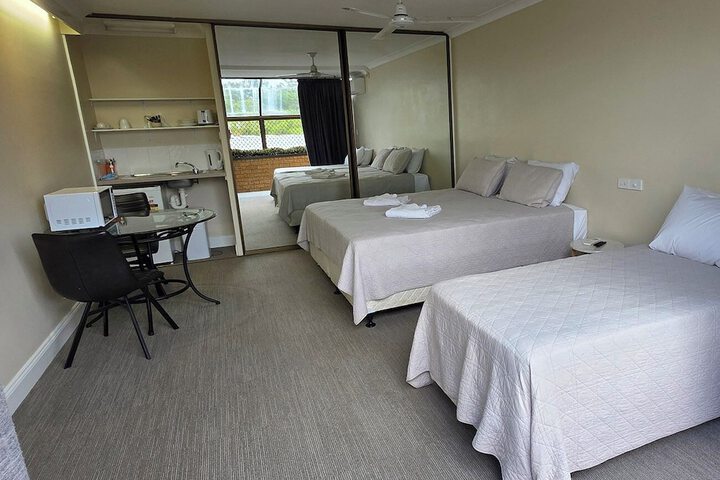 Room 7 of 18