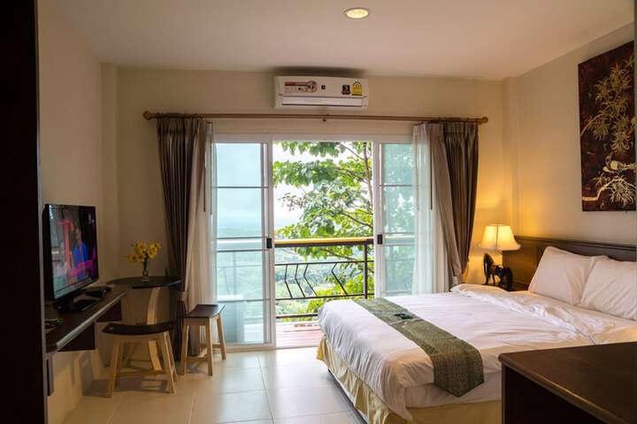 Room 2 of 8