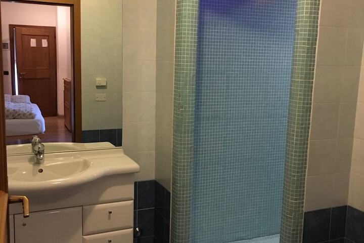 Room 20 of 33