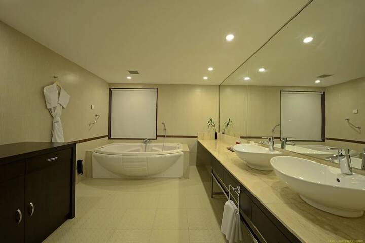 Room 14 of 30