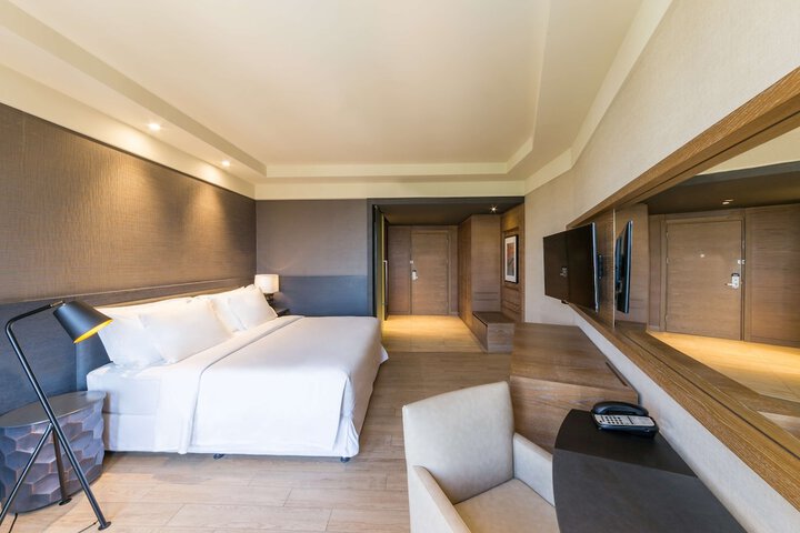Room 16 of 118