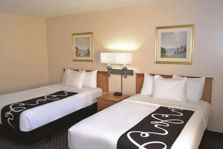 2 Double Beds (5 of 11)