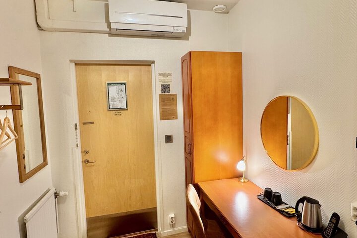 Room 99 of 212