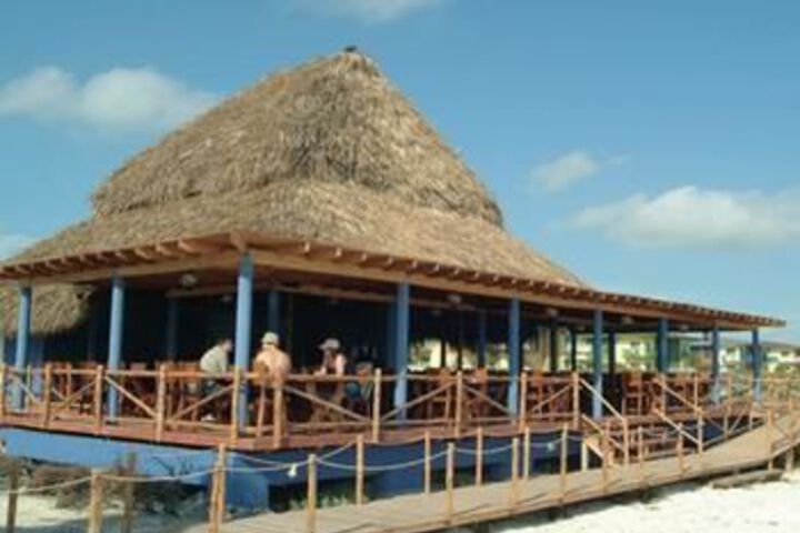Lounge 11 of 22