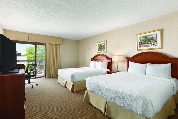 1 Queen Bed (4 of 9)