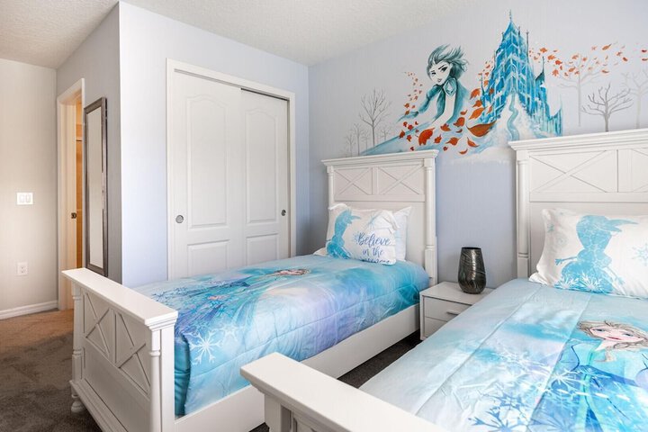 Room 8 of 34