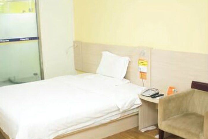 Room 6 of 8