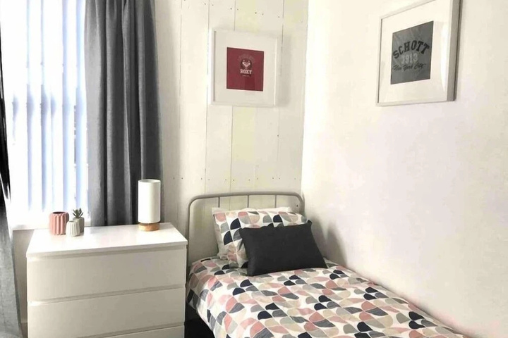 Room 2 of 5