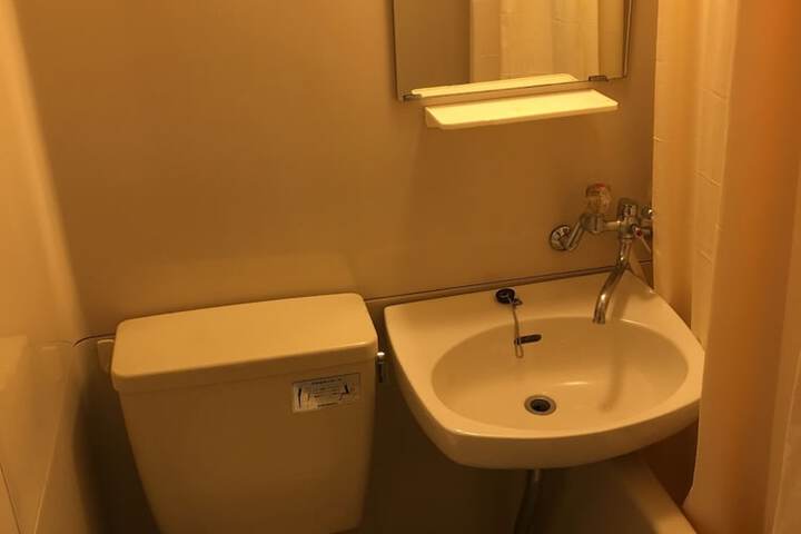 Room 10 of 38