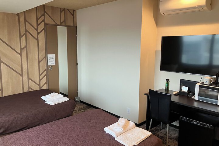 Room 10 of 24