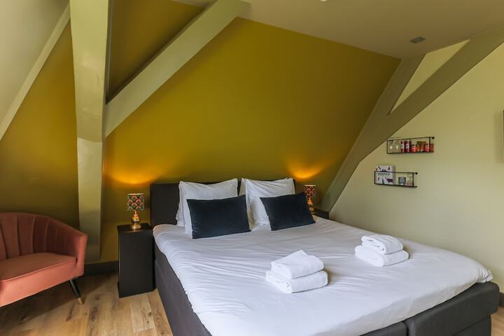 Room 2 of 15