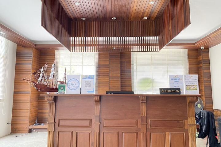Check-in/check-out kiosk