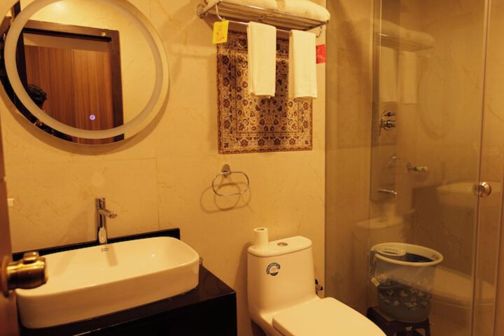 Room 34 of 37