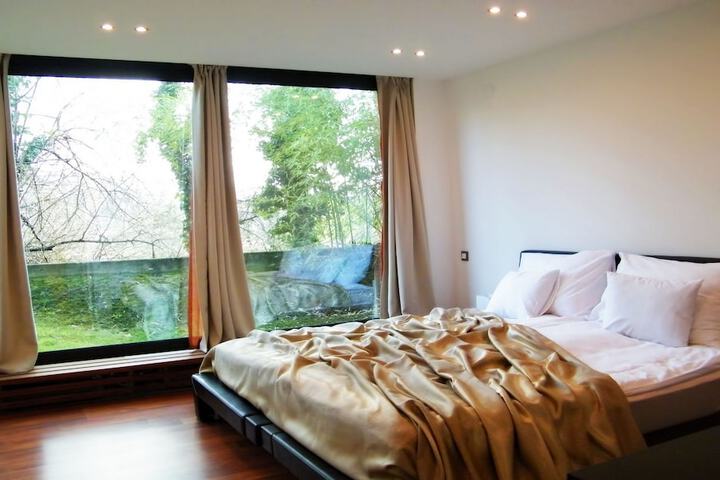 Room 8 of 37