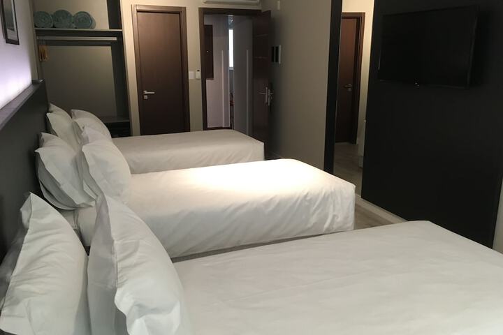 Room 7 of 90