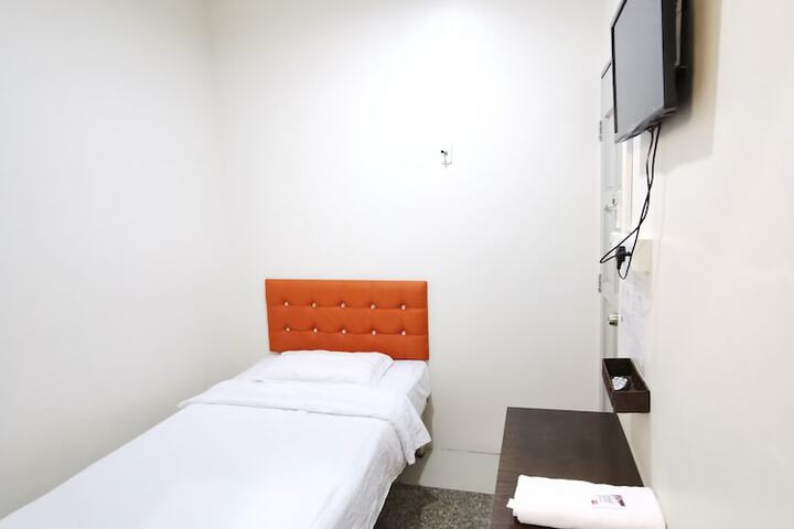 Room 18 of 33
