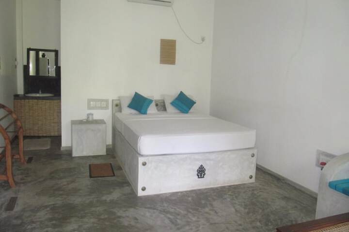 Room 8 of 22