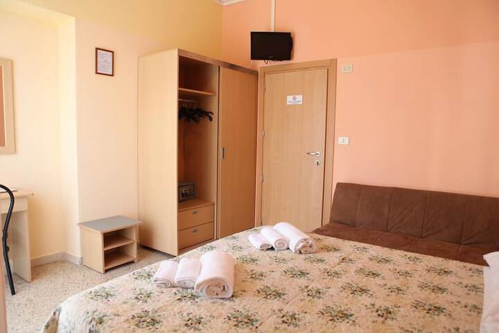 Room 6 of 40