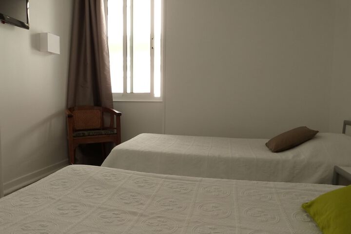 Room 5 of 40